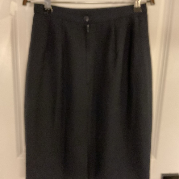 Pencil Skirt - Zip Up Back Navy Blue - 100% Polyester - Ladies Size 4P - Picture 4 of 8